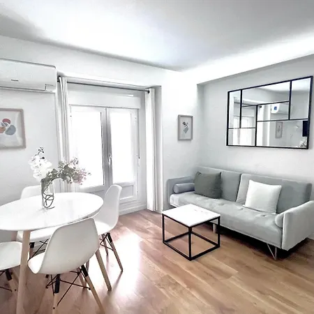 Apartment Plaza de la Villa - Exclusive-3